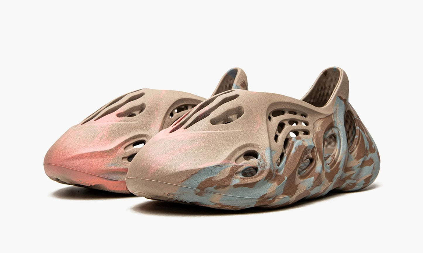 Yeezy Foam RNNR MX Sand Grey - GY3969 | The Sortage