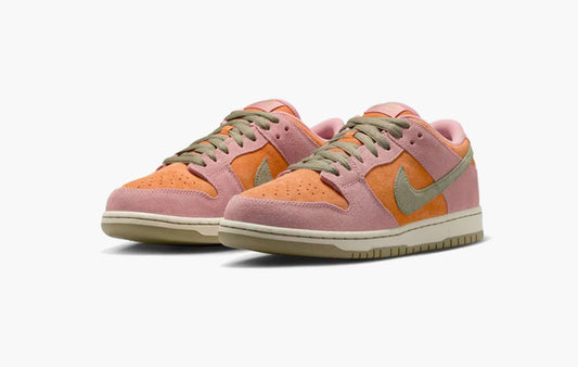 SB Dunk Low "Red Stardust"