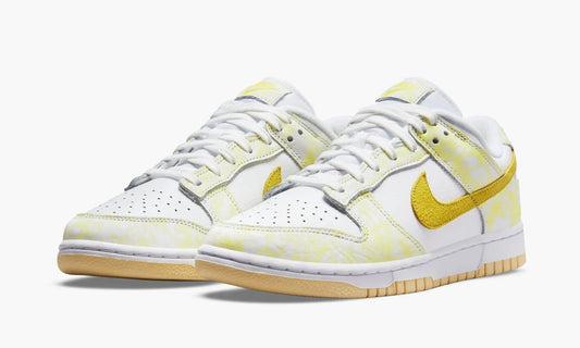 Dunk Low WMNS Strike Yellow - DM9467 700 | The Sortage