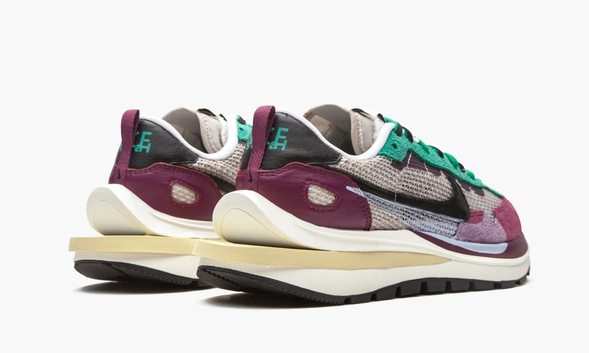 VaporWaffle Sacai Villain Red Neptune Green - DD3035 200