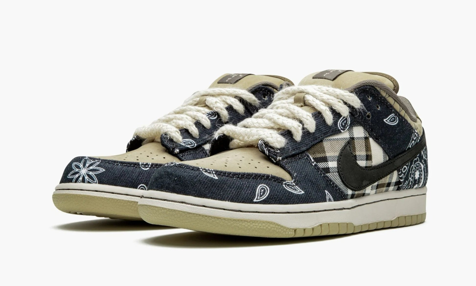 SB Dunk Low Travis Scott - CT5053 001 | The Sortage