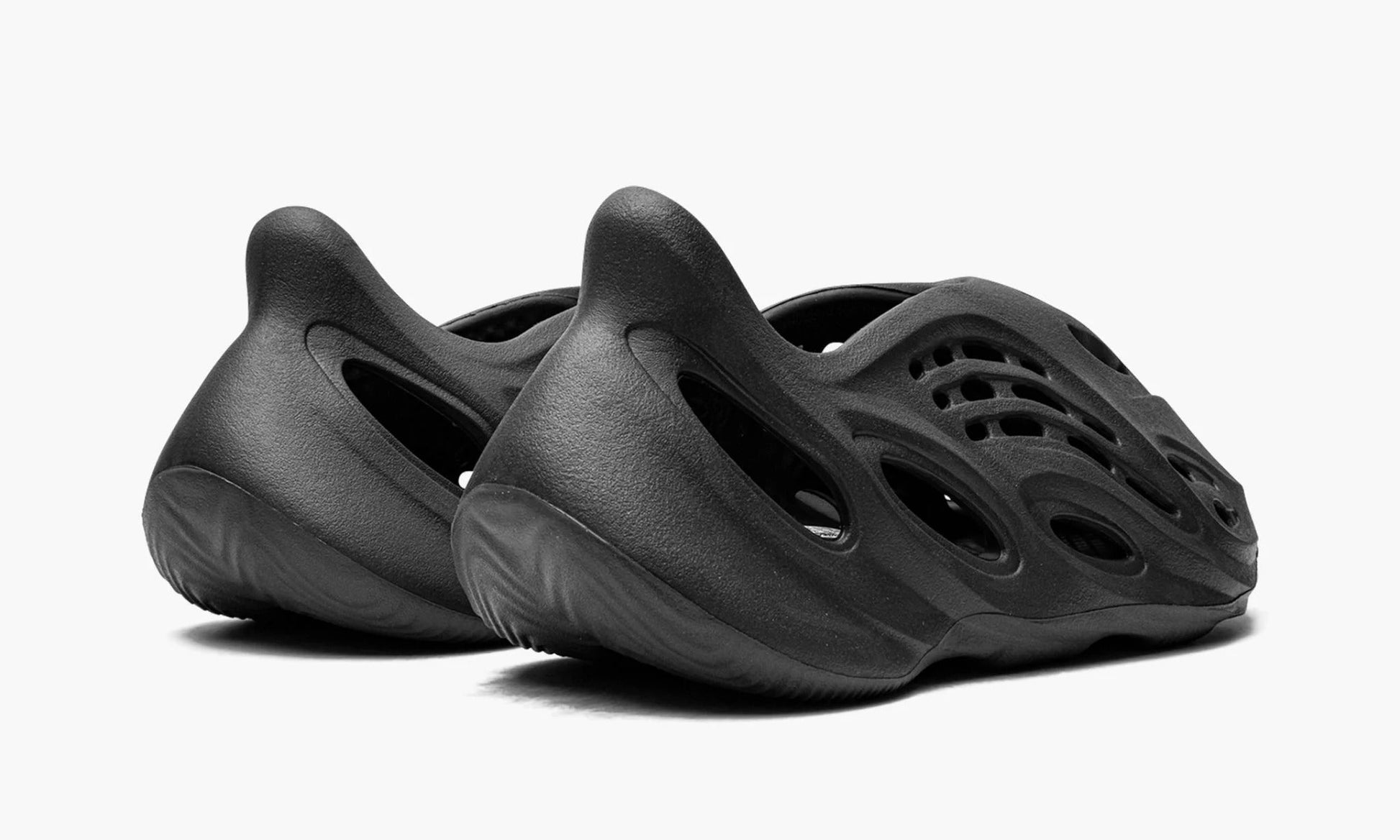 Yeezy Foam RNNR Onyx - HP8739 | The Sortage