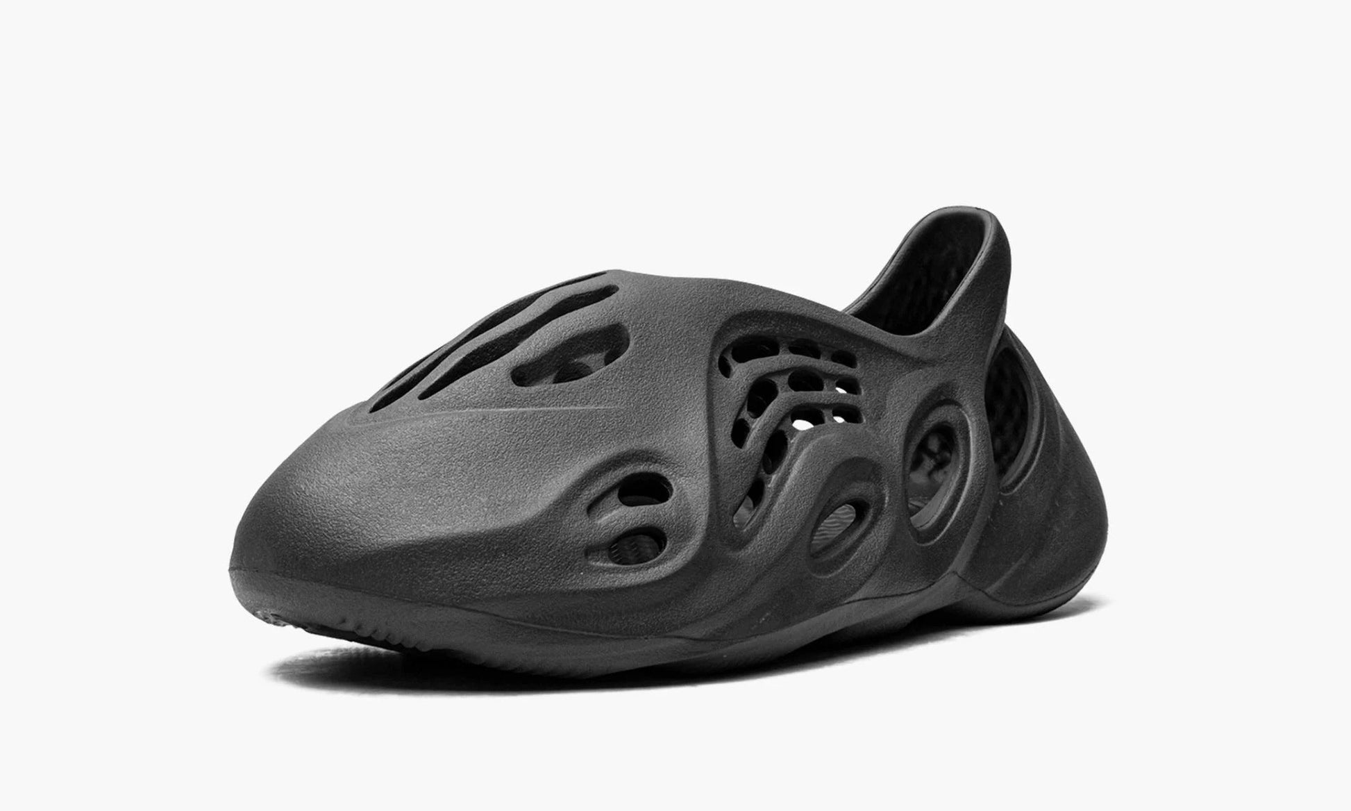 Yeezy Foam RNNR Onyx - HP8739 | The Sortage