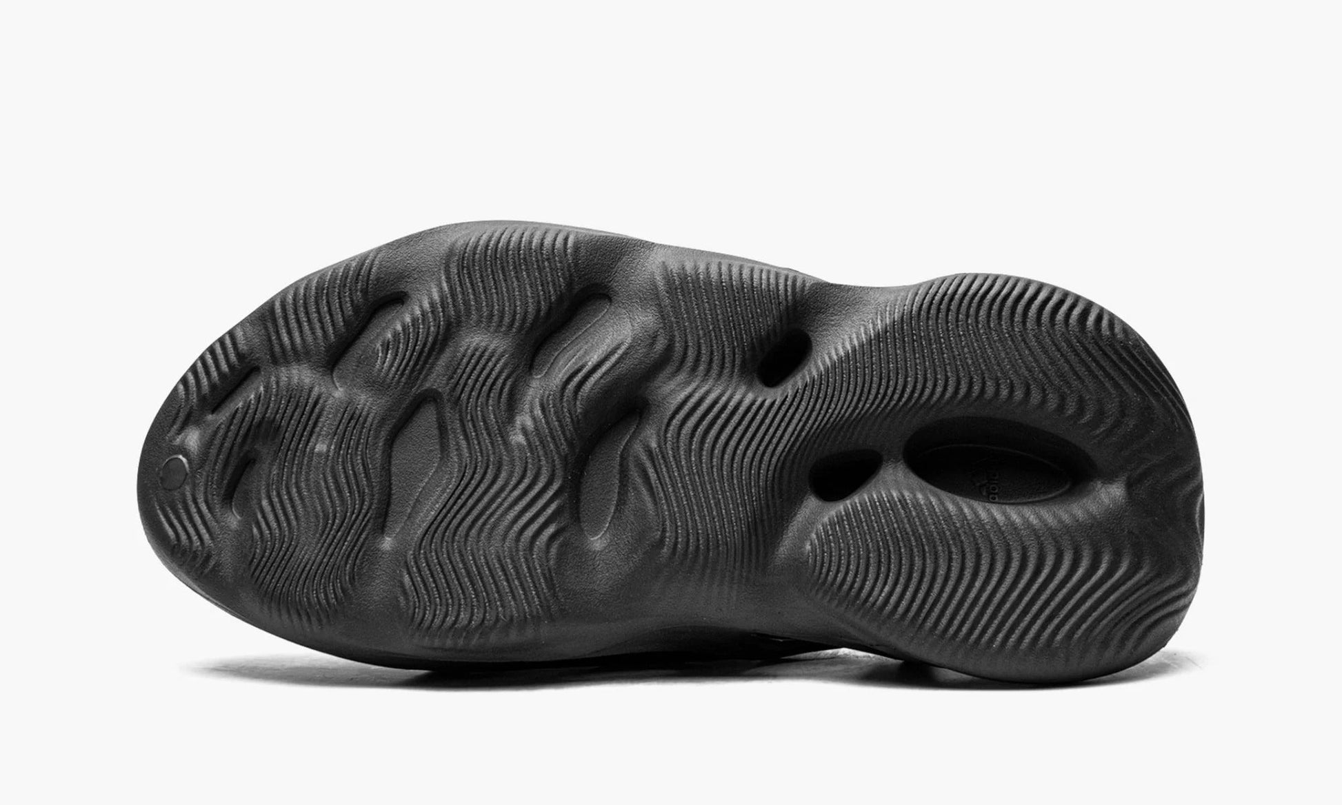 Yeezy Foam RNNR Onyx - HP8739 | The Sortage