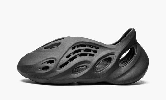 Yeezy Foam RNNR Onyx - HP8739 | The Sortage